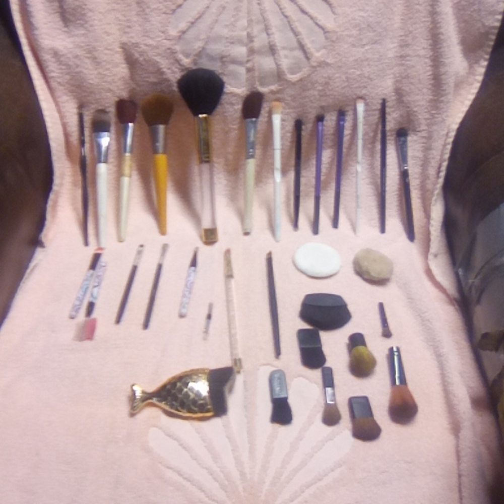 32 make up brushes, different sizes